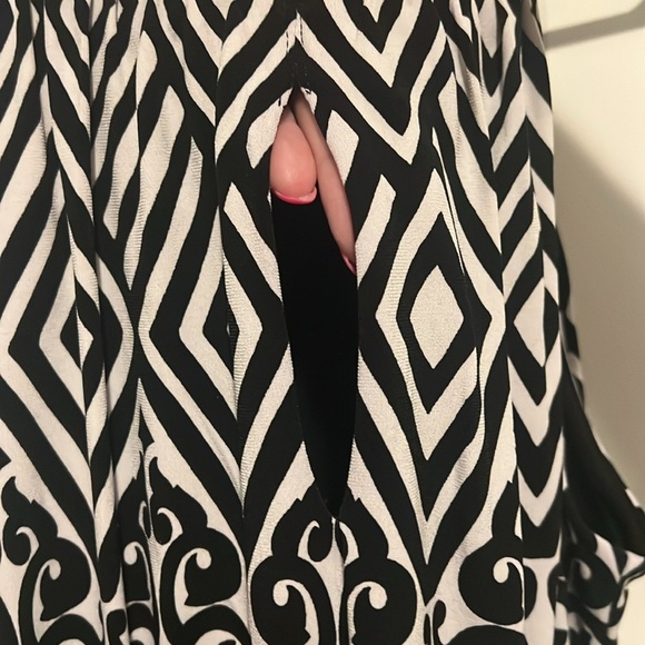 White House Black Market size Small w keyhole in front & back damask timeless - Picture 5 of 8